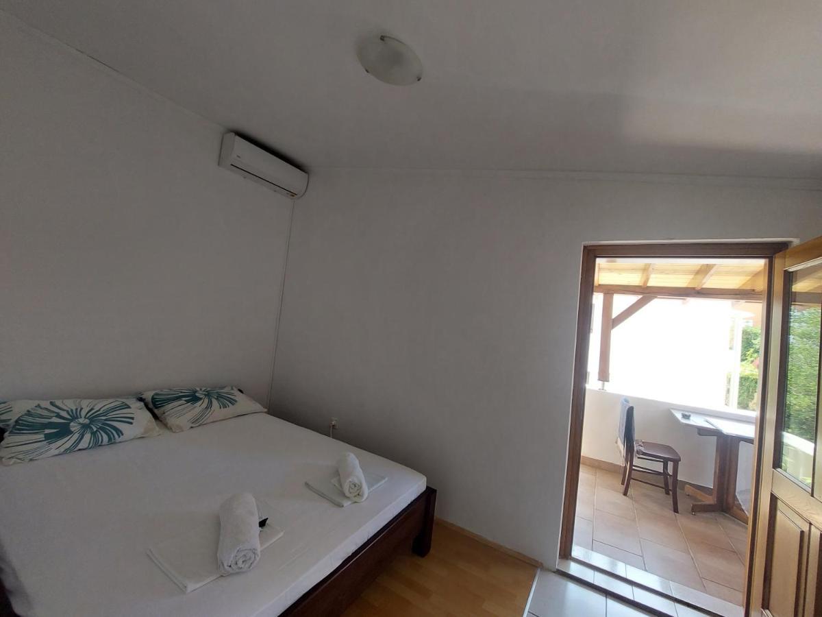 Studio Apartment Iva - 50 M From The Sea-Balcony Паг Екстериор снимка